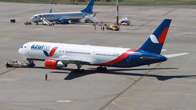RA-73032:Boeing 767-300:Azur Air